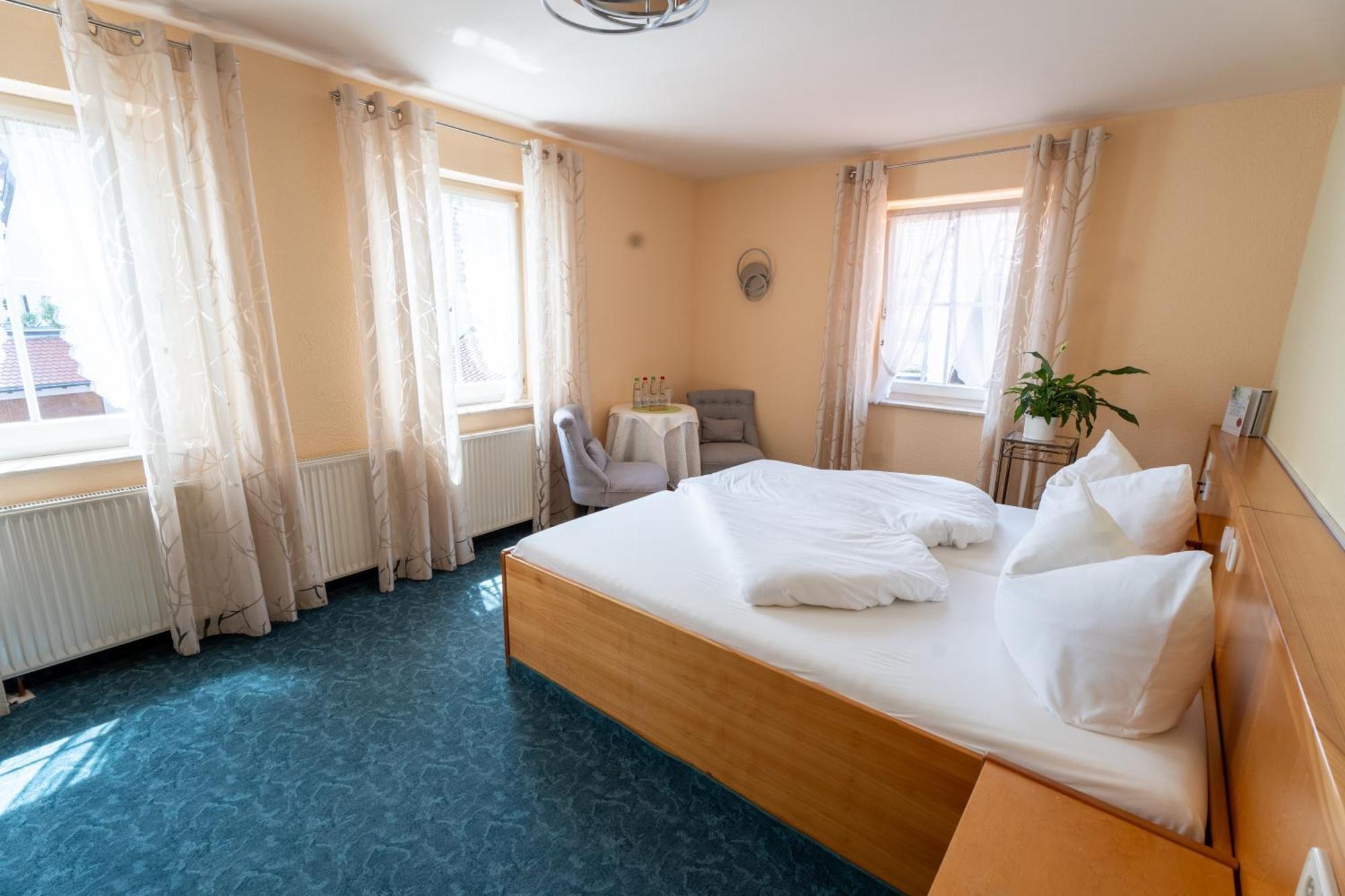 Hotel - Restaurant Traube Neuffen المظهر الخارجي الصورة
